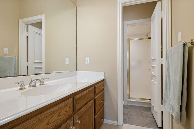 6404 Creekside Drive, Greenville, TX 75402