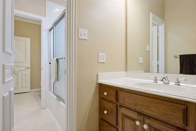 6404 Creekside Drive, Greenville, TX 75402