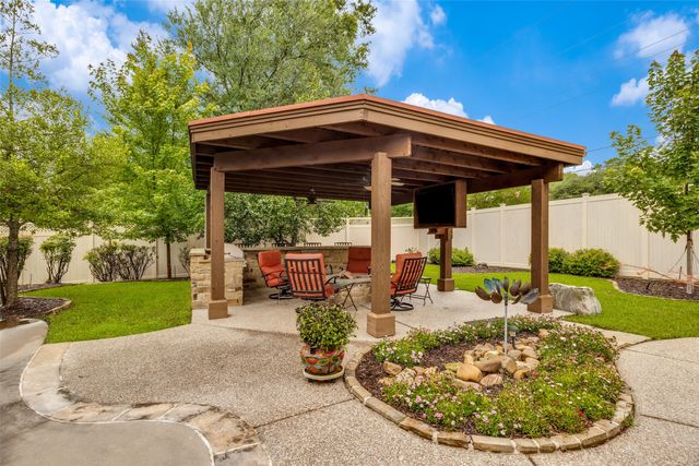 6404 Creekside Drive, Greenville, TX 75402