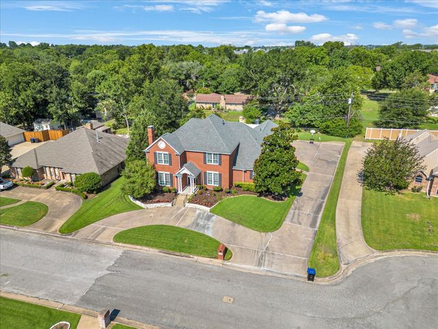 6404 Creekside Drive, Greenville, TX 75402