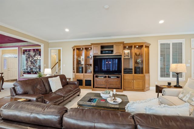 6404 Creekside Drive, Greenville, TX 75402