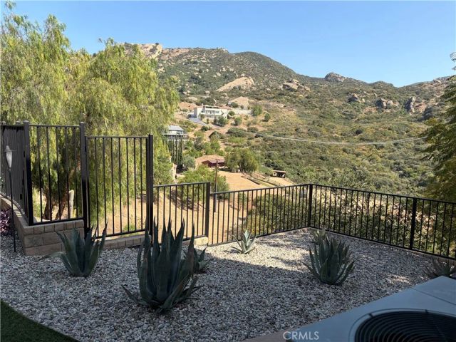 1016 Crown Hill, Simi Valley, CA 93063