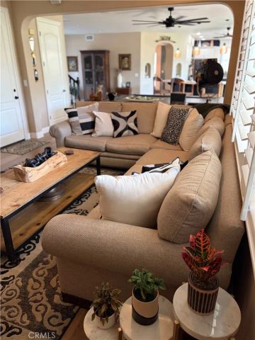 1016 Crown Hill, Simi Valley, CA 93063