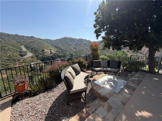 1016 Crown Hill, Simi Valley, CA 93063