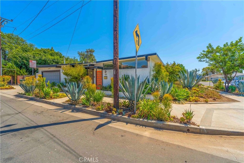 Image 2 of property listing at 900 S 4th, Montebello, CA 90640