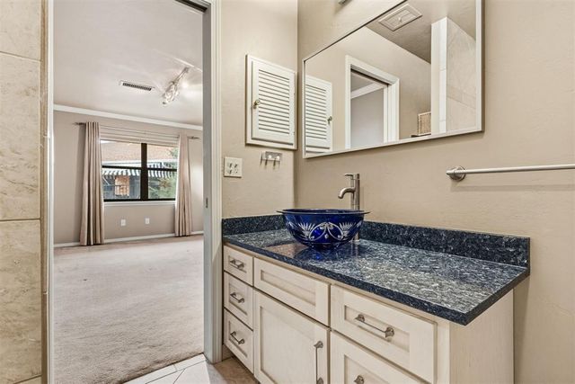 2529 NW 62nd Street 220, Oklahoma City, OK 73112