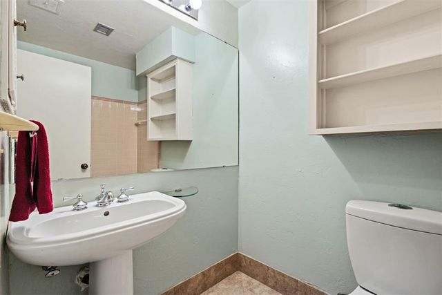 2529 NW 62nd Street 220, Oklahoma City, OK 73112