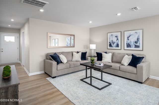 2066 Lewis Creek Circle NE, Winnabow, NC 28479