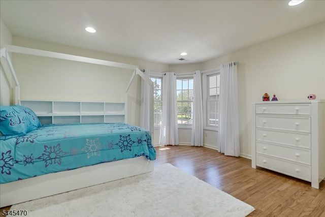 9 Rockhall Ct, Hardyston Twp., NJ 07419