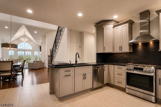 9 Rockhall Ct, Hardyston Twp., NJ 07419