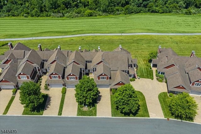 9 Rockhall Ct, Hardyston Twp., NJ 07419