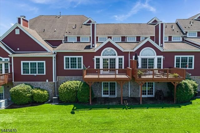 9 Rockhall Ct, Hardyston Twp., NJ 07419