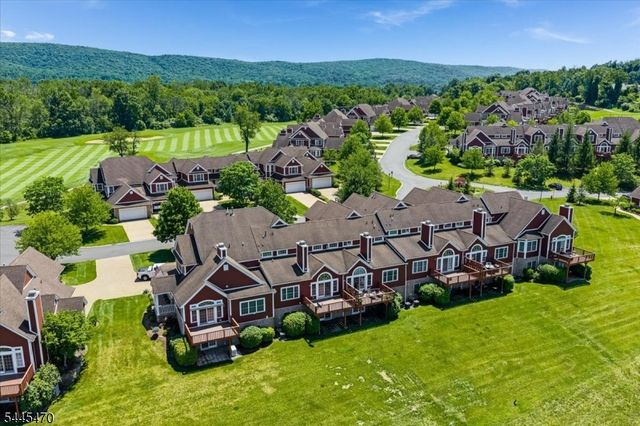 9 Rockhall Ct, Hardyston Twp., NJ 07419