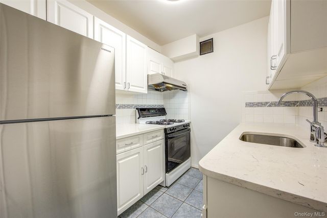 102-10 66th Road 26K, Forest Hills, NY 11375