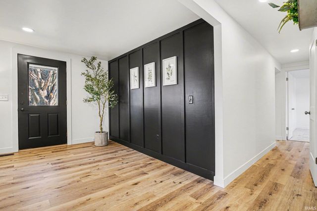 9565 E Wawasee Lane, Syracuse, IN 46567