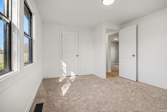 9565 E Wawasee Lane, Syracuse, IN 46567