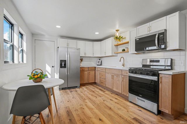 9565 E Wawasee Lane, Syracuse, IN 46567