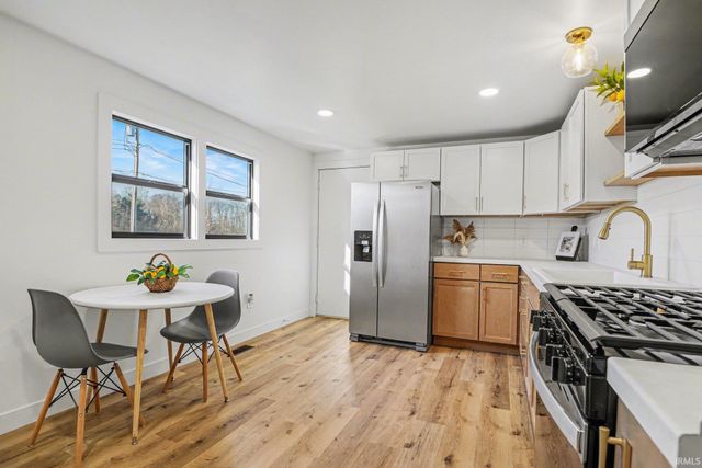 9565 E Wawasee Lane, Syracuse, IN 46567