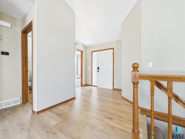 4804 S Samantha Dr Drive, Sioux Falls, SD 57106