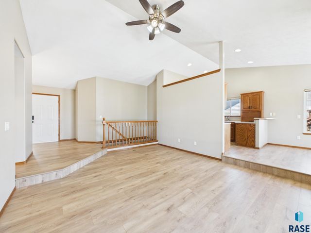4804 S Samantha Dr Drive, Sioux Falls, SD 57106