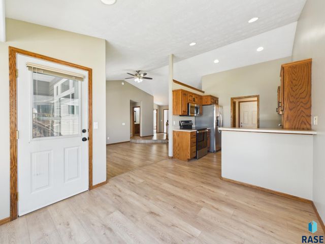 4804 S Samantha Dr Drive, Sioux Falls, SD 57106