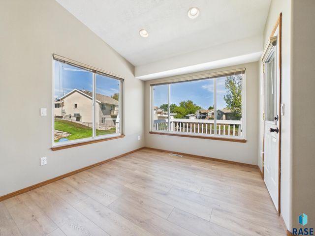 4804 S Samantha Dr Drive, Sioux Falls, SD 57106