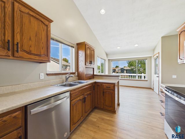 4804 S Samantha Dr Drive, Sioux Falls, SD 57106