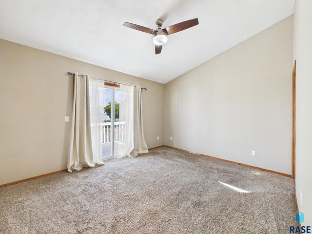 4804 S Samantha Dr Drive, Sioux Falls, SD 57106