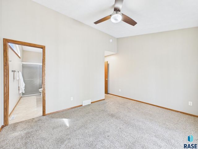 4804 S Samantha Dr Drive, Sioux Falls, SD 57106