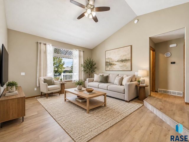 4804 S Samantha Dr Drive, Sioux Falls, SD 57106