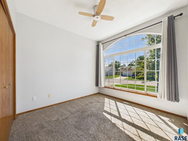 4804 S Samantha Dr Drive, Sioux Falls, SD 57106