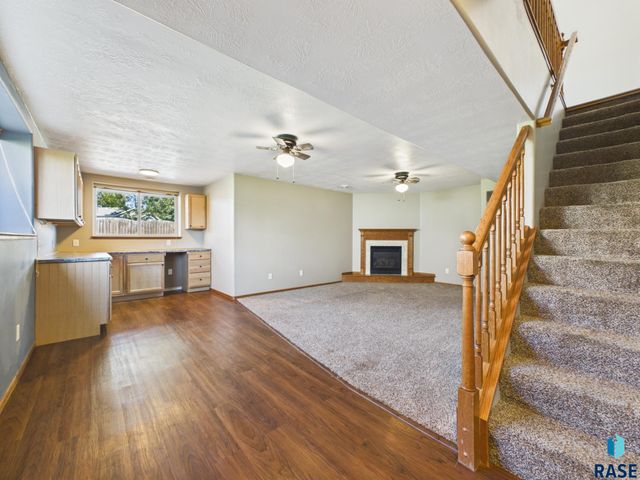 4804 S Samantha Dr Drive, Sioux Falls, SD 57106