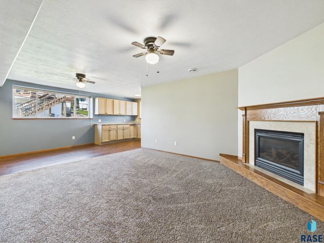 4804 S Samantha Dr Drive, Sioux Falls, SD 57106