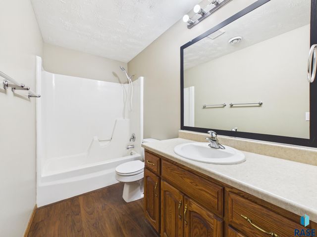 4804 S Samantha Dr Drive, Sioux Falls, SD 57106