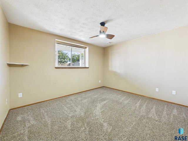 4804 S Samantha Dr Drive, Sioux Falls, SD 57106
