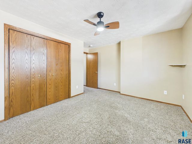 4804 S Samantha Dr Drive, Sioux Falls, SD 57106