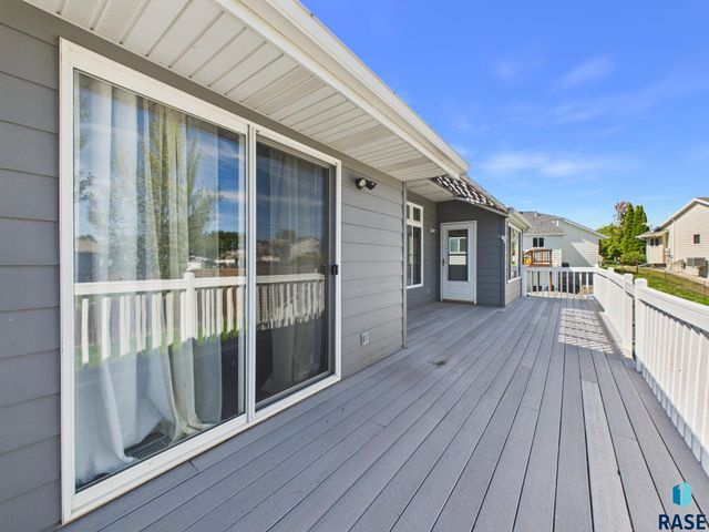 4804 S Samantha Dr Drive, Sioux Falls, SD 57106