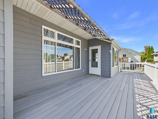 4804 S Samantha Dr Drive, Sioux Falls, SD 57106