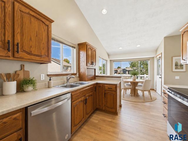 4804 S Samantha Dr Drive, Sioux Falls, SD 57106