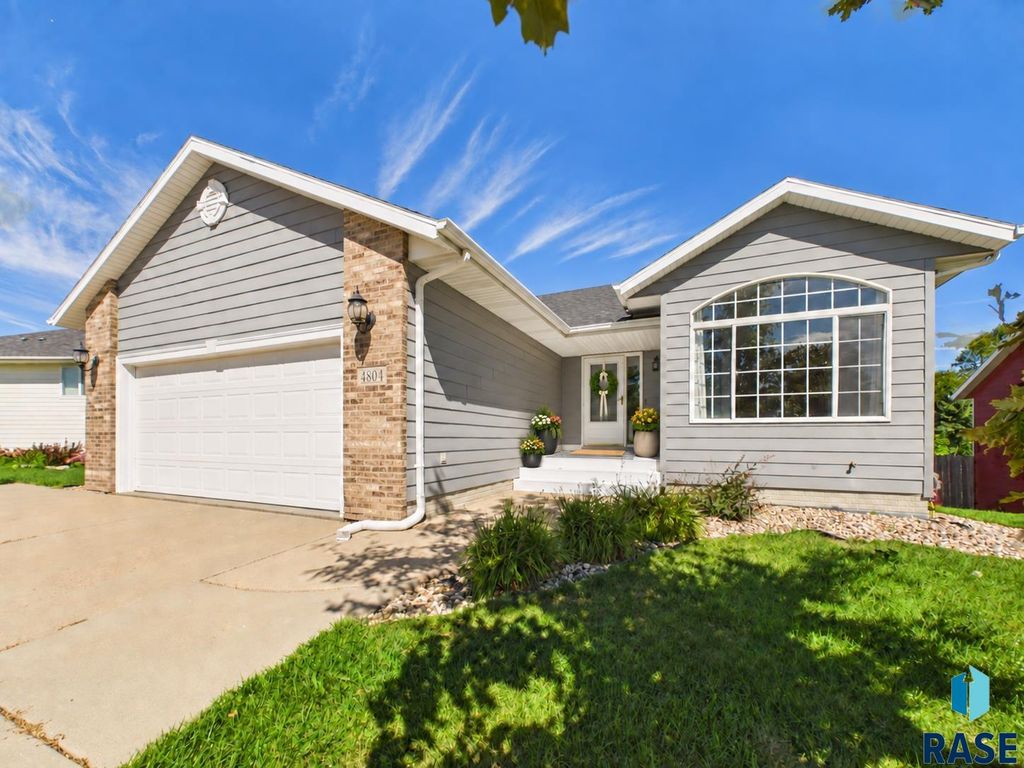4804 S Samantha Dr Drive, Sioux Falls, SD 57106