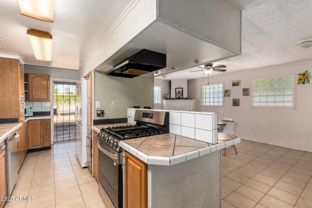 7320 W CINNABAR Avenue, Peoria, AZ 85345