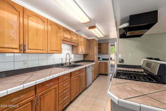 7320 W CINNABAR Avenue, Peoria, AZ 85345