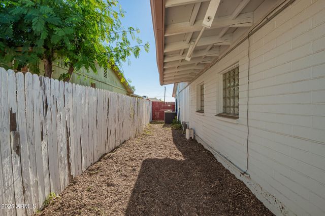 7320 W CINNABAR Avenue, Peoria, AZ 85345