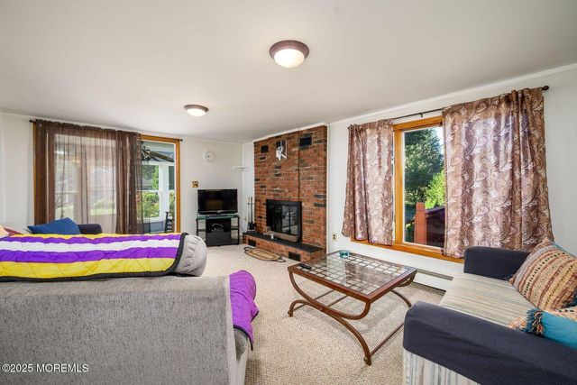 22 Kenmore Road, Freehold, NJ 07728