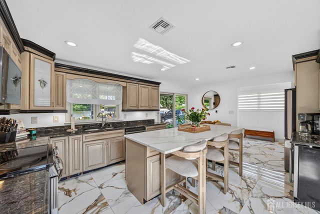 586 Englishtown Road, Monroe, NJ 08831