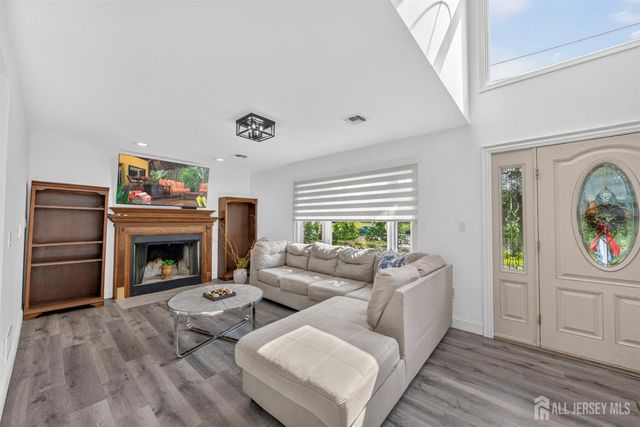 586 Englishtown Road, Monroe, NJ 08831