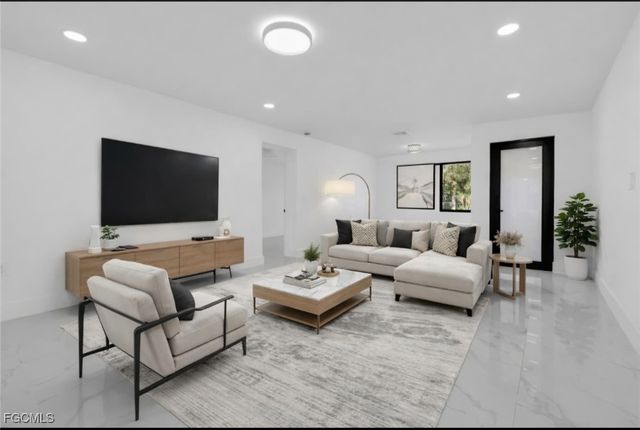 356 New York DR, Fort Myers, FL 33905