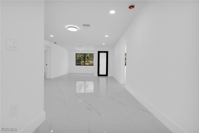 356 New York DR, Fort Myers, FL 33905