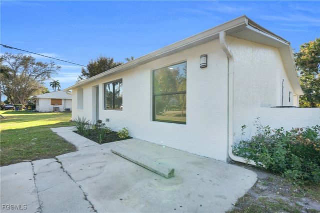 356 New York DR, Fort Myers, FL 33905