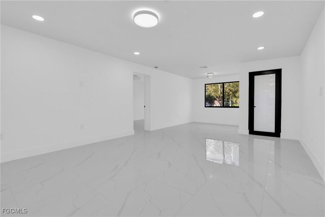 356 New York DR, Fort Myers, FL 33905